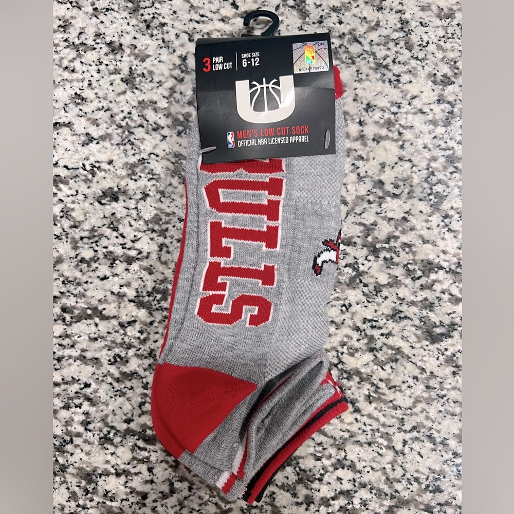 NWT NBA Chicago Bulls Men’s low cut socks